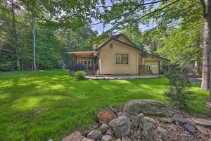 Gallery image of Charming Poconos Cottage with Covered Deck and Grill! in Tobyhanna