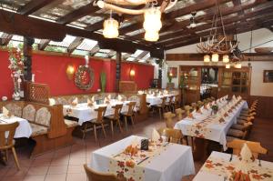 Restoran või mõni muu söögikoht majutusasutuses Hotel Jägerklause