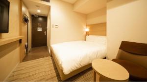 Postel nebo postele na pokoji v ubytování Via Inn Higashiginza