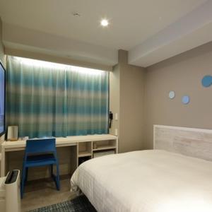 Postel nebo postele na pokoji v ubytování Via Inn Shin Osaka Shomenguchi