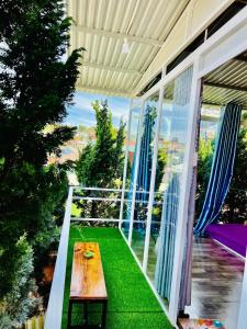 Balkón nebo terasa v ubytování Homestay Vườn Tùng