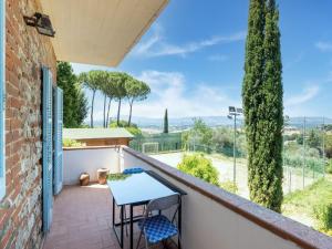 A balcony or terrace at Holiday Home Gioiella near Trasimeno Lake