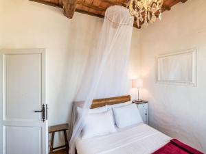 A bed or beds in a room at Holiday Home Gioiella near Trasimeno Lake