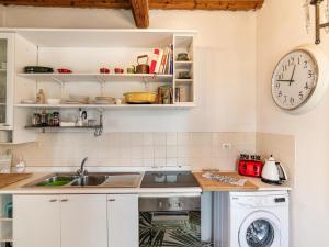 A kitchen or kitchenette at Holiday Home Gioiella near Trasimeno Lake