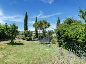 A garden outside Holiday Home Gioiella near Trasimeno Lake