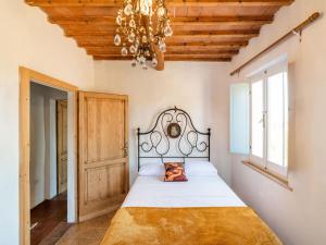 A bed or beds in a room at Holiday Home Gioiella near Trasimeno Lake