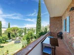 A balcony or terrace at Holiday Home Gioiella near Trasimeno Lake