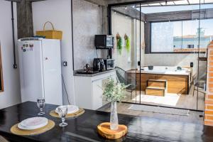 Köök või kööginurk majutusasutuses Uai House com jacuzzi (Espaço romântico)