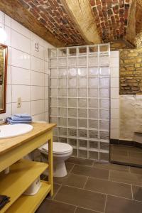 Ett badrum på Vakantieboerderij Ferme Le Bleuet