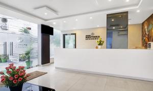 Treebo Kruthika Residency的电视和/或娱乐中心