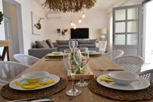 TV a/nebo společenská místnost v ubytování Harmony Villa