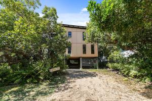 Το κτήριο όπου στεγάζεται  η παραθεριστική κατοικία