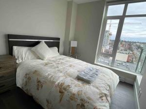 Gallery image of Luxury downtown 2 bedroom suite with Ocean views in Victoria