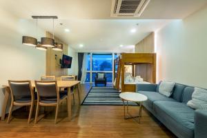 Posezení v ubytování PLAAI Prime Hotel Rayong SHA Extra Plus