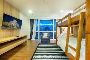 Postel nebo postele na pokoji v ubytování PLAAI Prime Hotel Rayong SHA Extra Plus