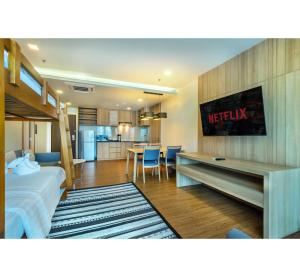 Kuchyň nebo kuchyňský kout v ubytování PLAAI Prime Hotel Rayong SHA Extra Plus