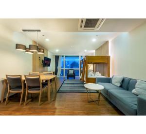 Posezení v ubytování PLAAI Prime Hotel Rayong SHA Extra Plus