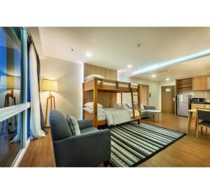 Kuchyň nebo kuchyňský kout v ubytování PLAAI Prime Hotel Rayong SHA Extra Plus