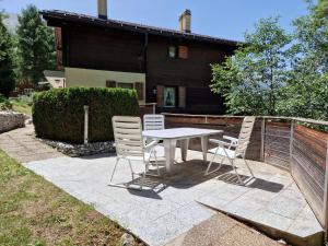 Aed väljaspool majutusasutust Chalet Alba A