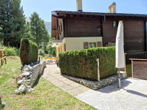 Aed väljaspool majutusasutust Chalet Alba A
