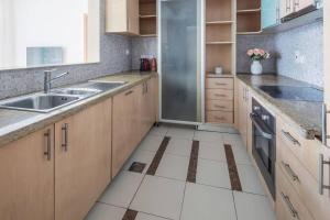 a kitchen with a sink and a dishwasher at Frank Porter - Park Island Fairfield in Dubai