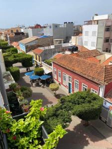 eine Luftansicht einer Stadt mit Gebäuden in der Unterkunft Christian Place in Praia