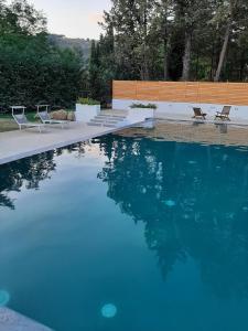 Swimmingpoolen hos eller tæt på La Quercia e l'Asino
