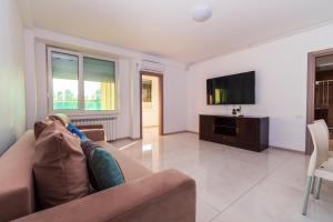 Gallery image of C&Y Marco Apartments in Mamaia