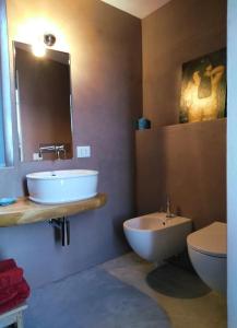 A bathroom at Trullo Margherita