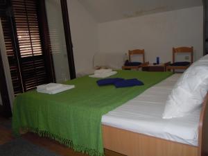 Postel nebo postele na pokoji v ubytování Apartmani Sobe BILJANA