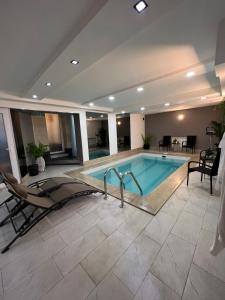 Bassein majutusasutuses The Phoenix Boutique Hotel või selle lähedal
