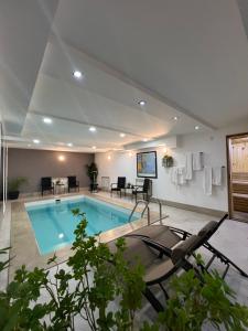 Bazén v ubytování The Phoenix Boutique Hotel nebo v jeho okolí