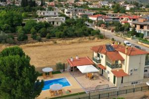 an aerial view of a house with a swimming pool at Family cosy Vila, swimming pool, close to Nauplio in Monastirákion