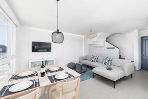 Posezení v ubytování MEDANO4YOU Vitamin Sea Penthouse