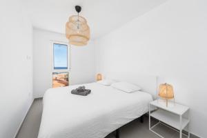 Postel nebo postele na pokoji v ubytování MEDANO4YOU Vitamin Sea Penthouse