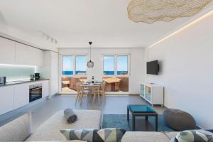 TV a/nebo společenská místnost v ubytování MEDANO4YOU Vitamin Sea Penthouse