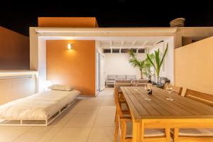 Postel nebo postele na pokoji v ubytování MEDANO4YOU Vitamin Sea Penthouse