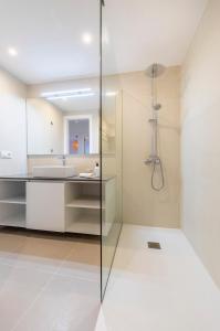 Koupelna v ubytování MEDANO4YOU Vitamin Sea Penthouse