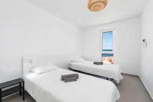 Postel nebo postele na pokoji v ubytování MEDANO4YOU Vitamin Sea Penthouse