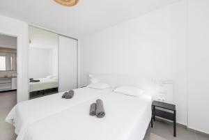 Postel nebo postele na pokoji v ubytování MEDANO4YOU Vitamin Sea Penthouse