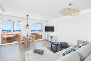 TV a/nebo společenská místnost v ubytování MEDANO4YOU Vitamin Sea Penthouse