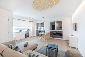 Kuchyň nebo kuchyňský kout v ubytování MEDANO4YOU Vitamin Sea Penthouse