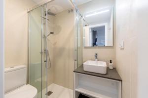 Koupelna v ubytování MEDANO4YOU Vitamin Sea Penthouse