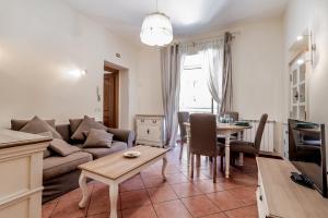 A seating area at When in Trastevere