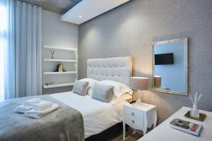 Gallery image of The Signature luxury apartment in Cape Town