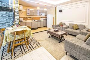 Cuisine ou kitchenette dans l'établissement مساكن العاج