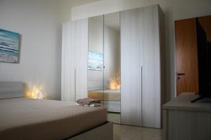 Posteľ alebo postele v izbe v ubytovaní Giu Al Mar - Apartment