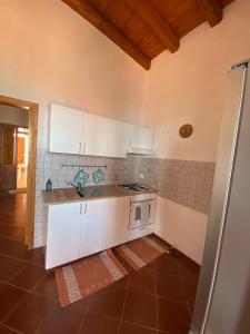 Kuchyň nebo kuchyňský kout v ubytování La Casa sulla Spiaggia: Dimora Elma