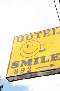 Certificato, attestato, insegna o altro documento esposto da Hotel Smile