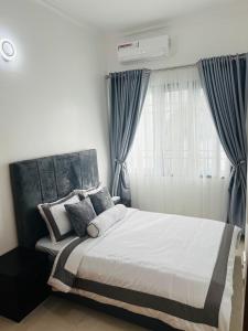 صورة لـ The Zen Loft - 2BR Open Plan Apt W/Pool+Smart Lock في ليكى